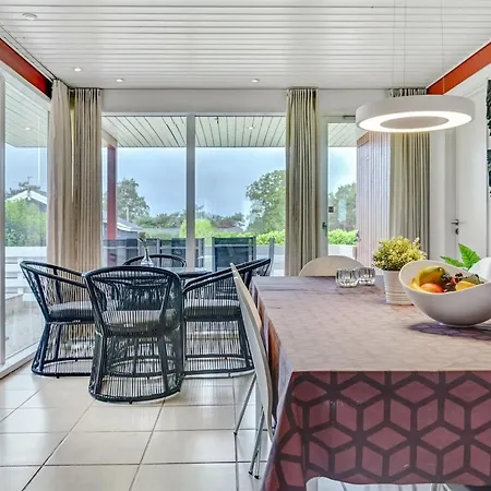 Prázdninový dům Emly - 1-1km From The Sea By Interhome *