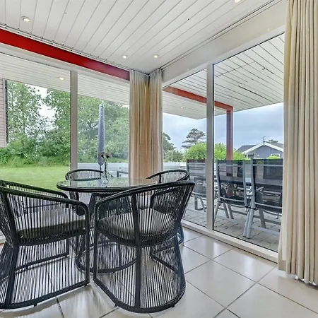 Prázdninový dům Emly - 1-1km From The Sea By Interhome